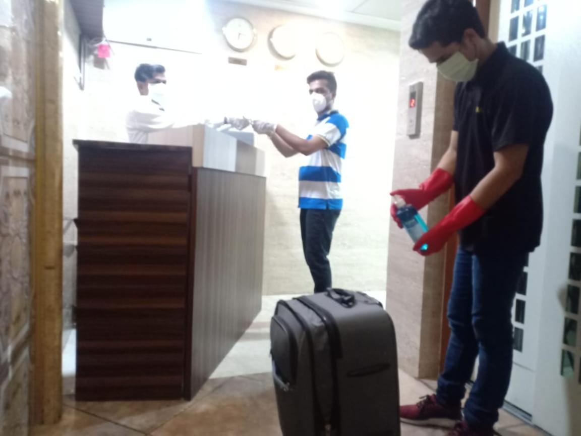 Hotel Alfa International Near Nanavati Hospital Mumbai Near Airport Mumbai Near Juhu Beach Dış mekan fotoğraf