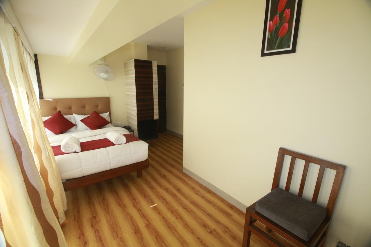 Hotel Alfa International Near Nanavati Hospital Mumbai Near Airport Mumbai Near Juhu Beach Dış mekan fotoğraf