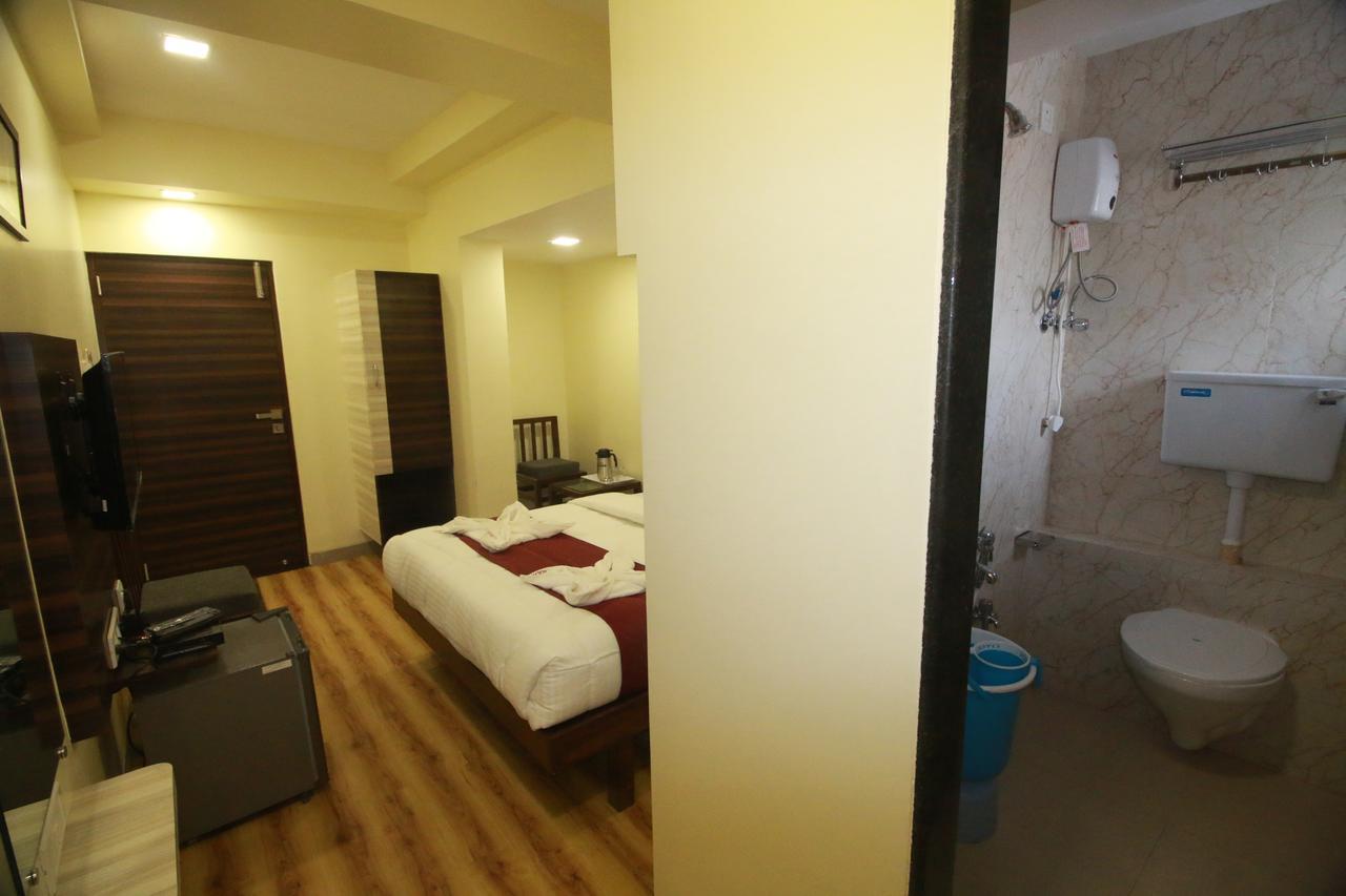 Hotel Alfa International Near Nanavati Hospital Mumbai Near Airport Mumbai Near Juhu Beach Dış mekan fotoğraf