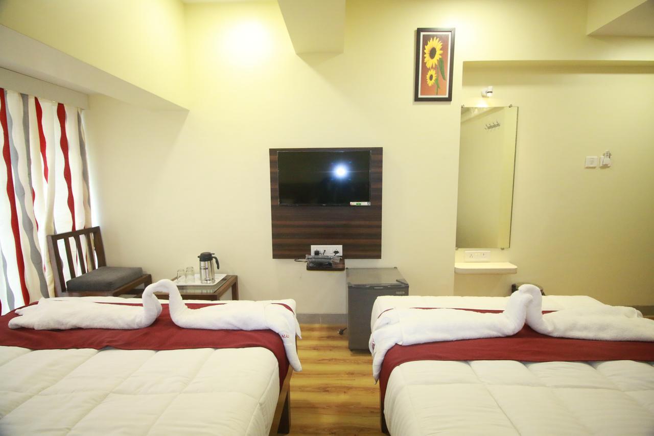Hotel Alfa International Near Nanavati Hospital Mumbai Near Airport Mumbai Near Juhu Beach Dış mekan fotoğraf