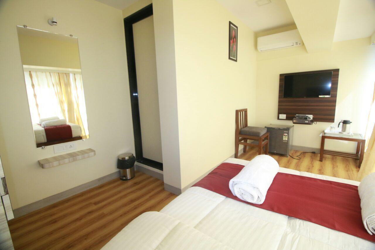Hotel Alfa International Near Nanavati Hospital Mumbai Near Airport Mumbai Near Juhu Beach Dış mekan fotoğraf