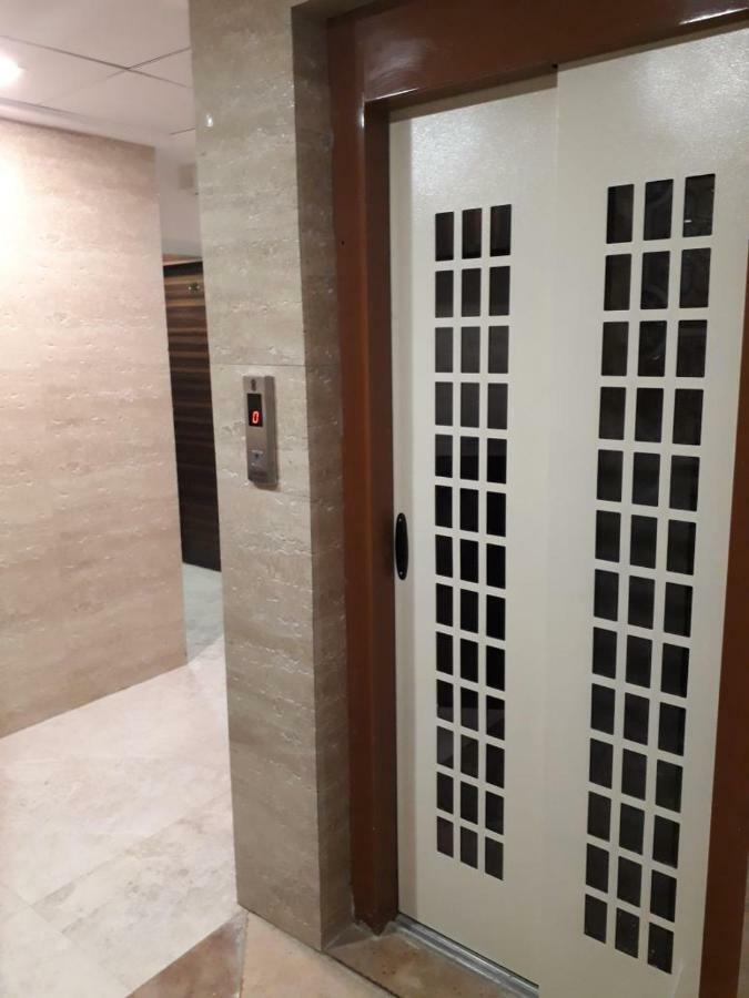 Hotel Alfa International Near Nanavati Hospital Mumbai Near Airport Mumbai Near Juhu Beach Dış mekan fotoğraf